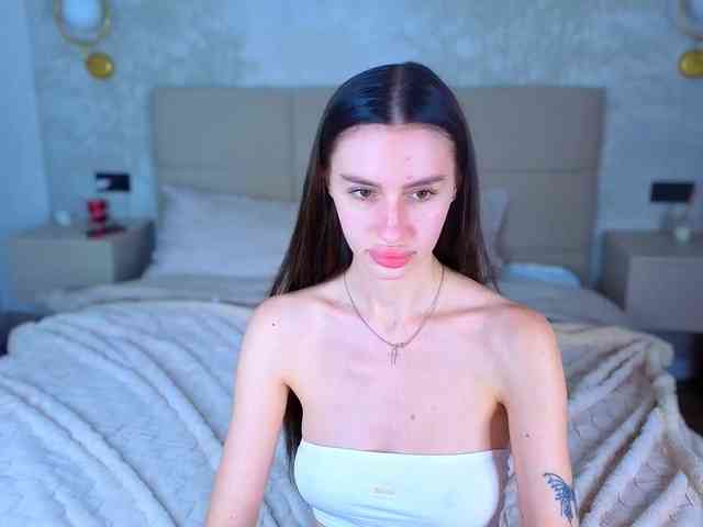 SnowWhiteee webcam