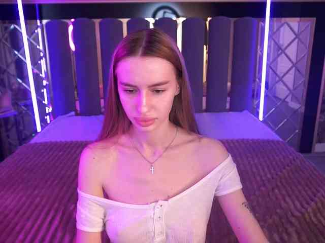 SnowWhiteee webcam