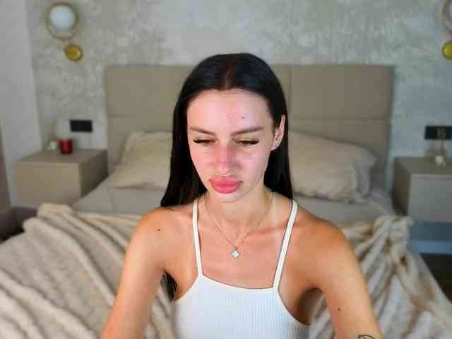 SnowWhiteee webcam