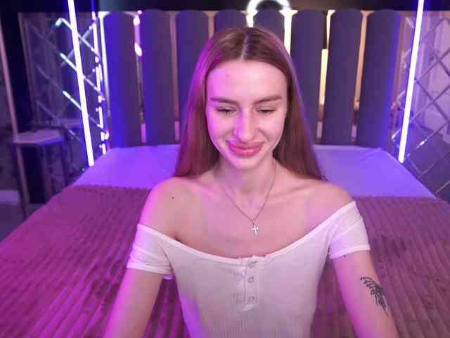 SnowWhiteee webcam