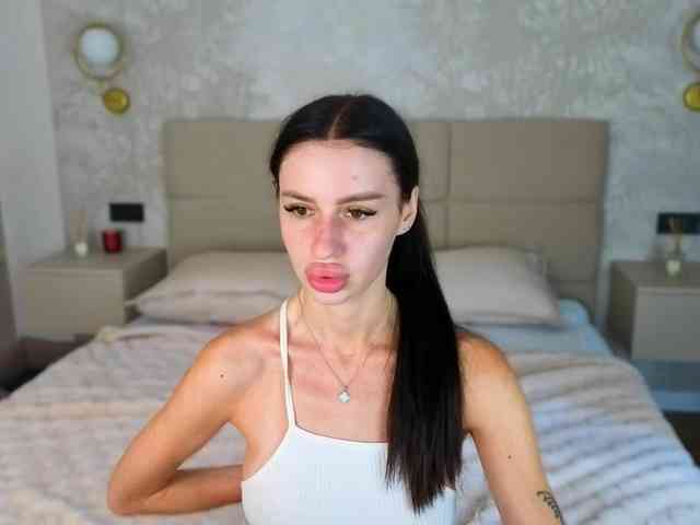 SnowWhiteee webcam