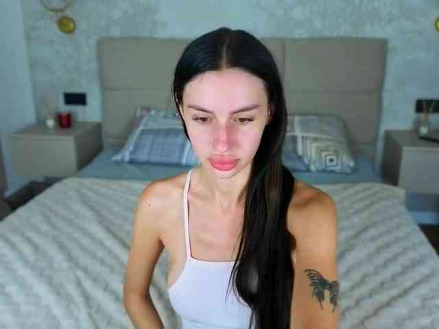 SnowWhiteee webcam