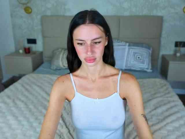 SnowWhiteee webcam