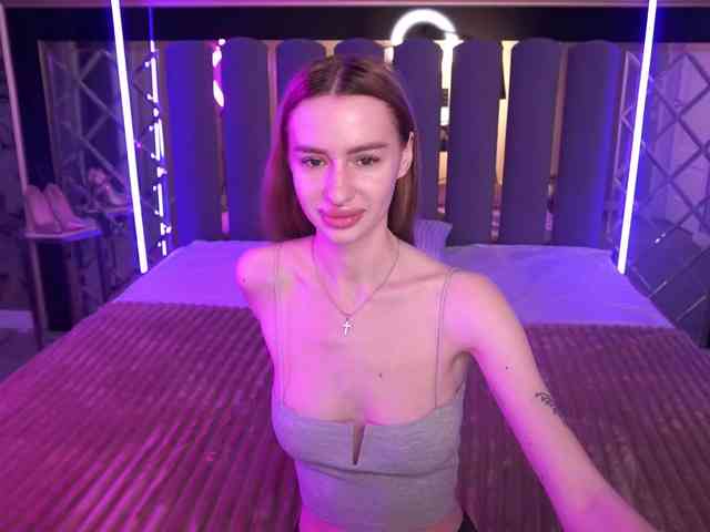 SnowWhiteee webcam
