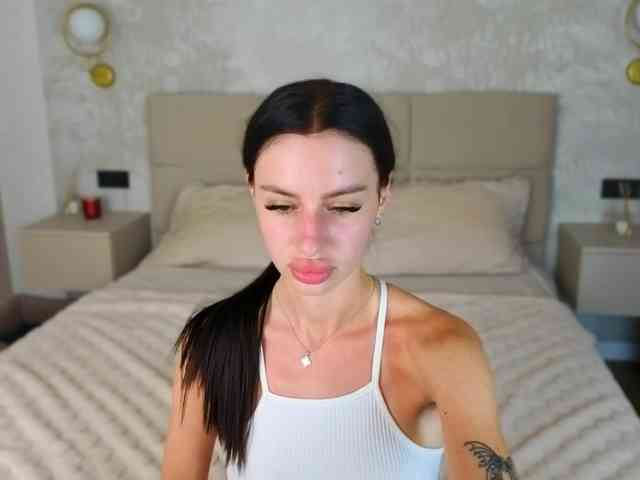 SnowWhiteee webcam