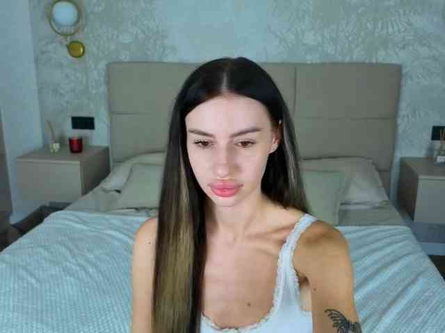 SnowWhiteee webcam