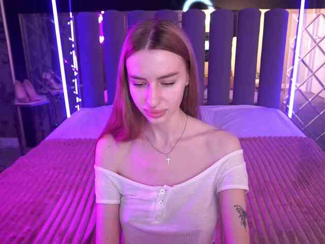 SnowWhiteee webcam