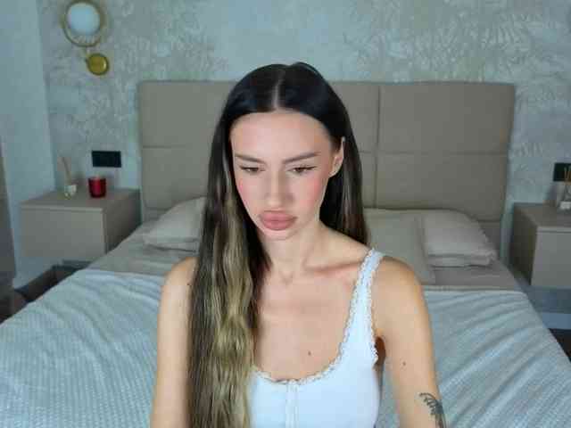 SnowWhiteee webcam