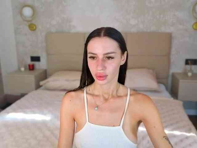 SnowWhiteee webcam