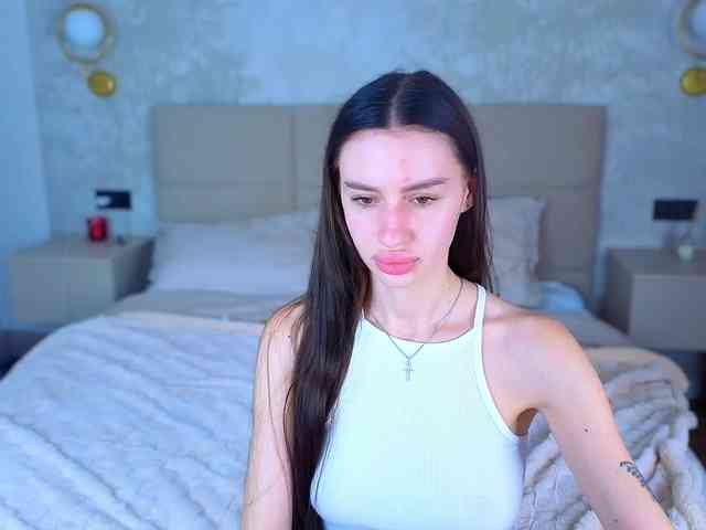 SnowWhiteee webcam