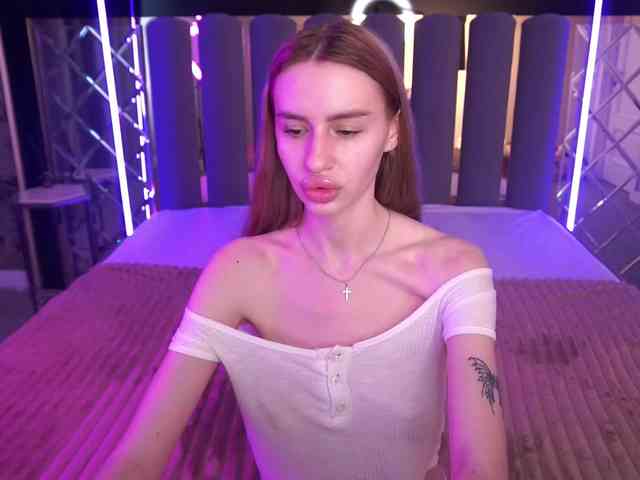 SnowWhiteee webcam