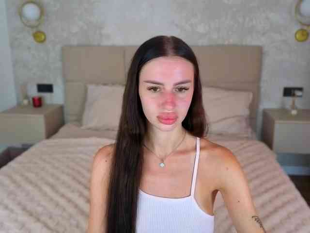 SnowWhiteee webcam