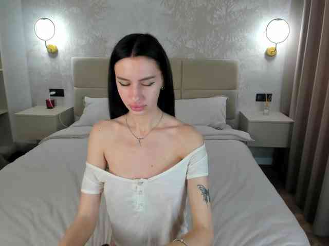 SnowWhiteee webcam