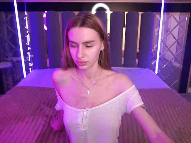 SnowWhiteee webcam