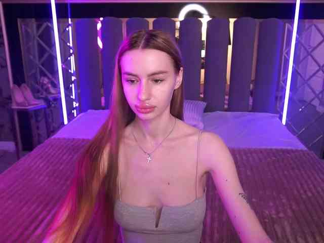 SnowWhiteee webcam