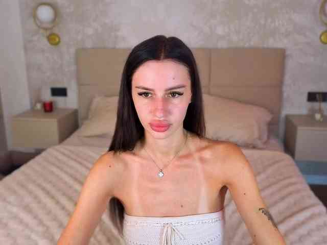 SnowWhiteee webcam