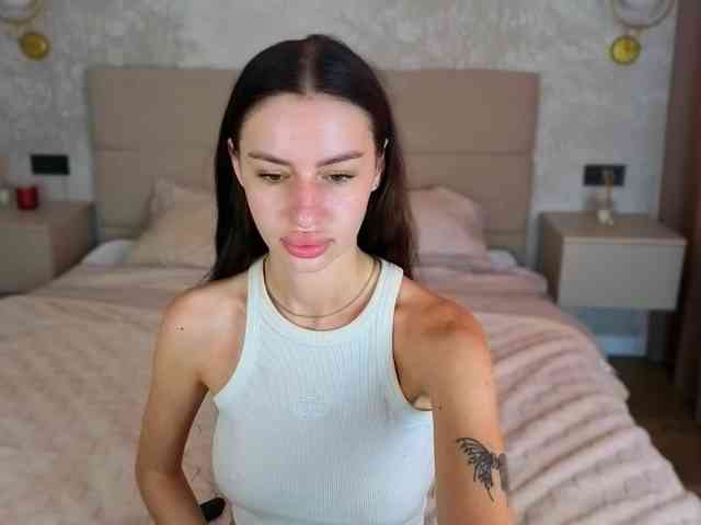 SnowWhiteee webcam