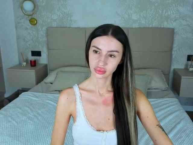 SnowWhiteee webcam