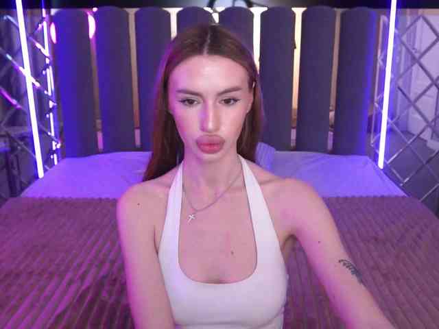 SnowWhiteee webcam