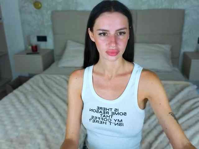 SnowWhiteee webcam