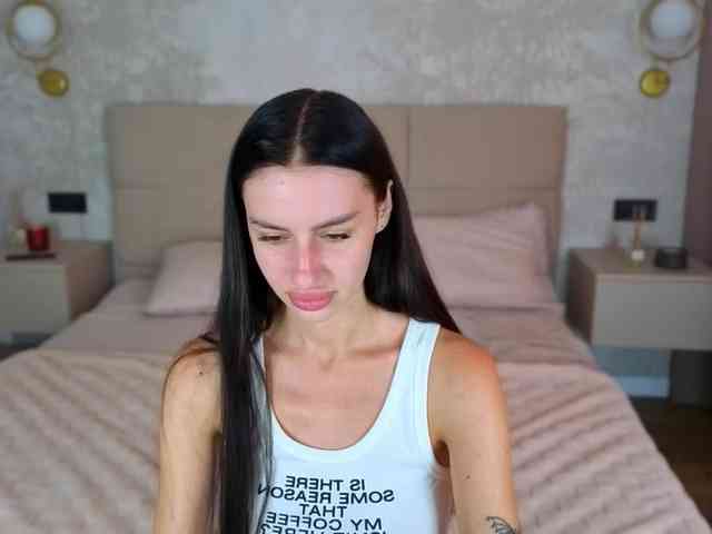 SnowWhiteee webcam