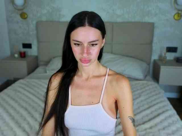 SnowWhiteee webcam