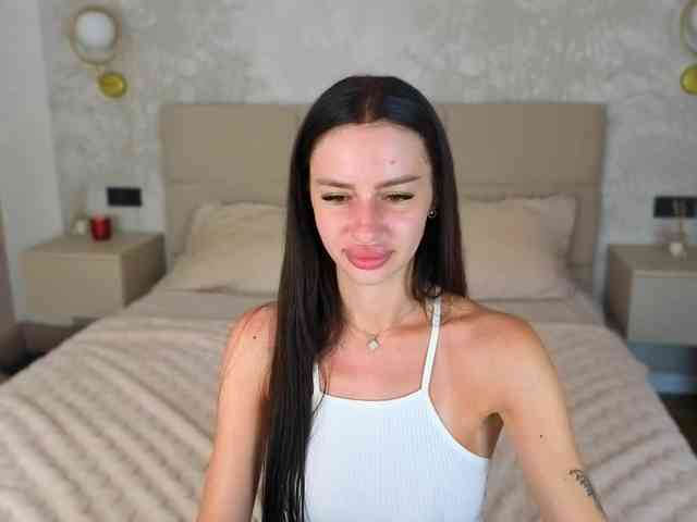 SnowWhiteee webcam