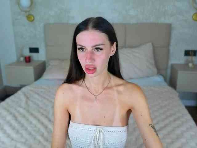 SnowWhiteee webcam