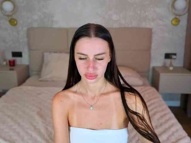 SnowWhiteee webcam