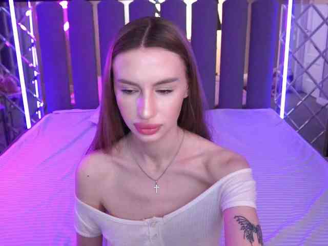 SnowWhiteee webcam