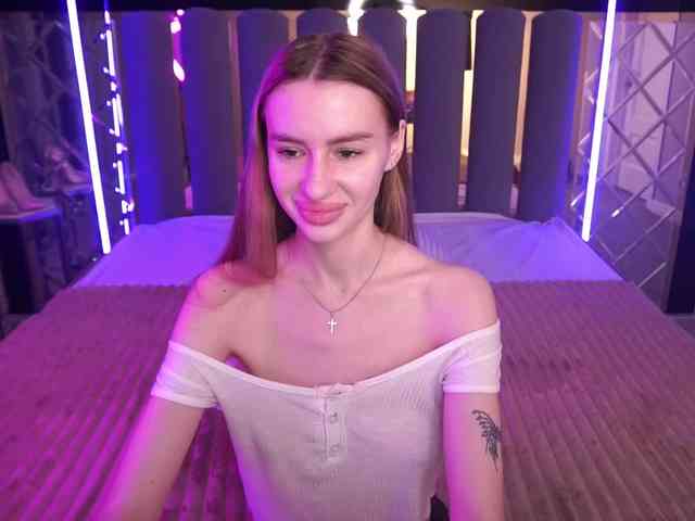 SnowWhiteee webcam