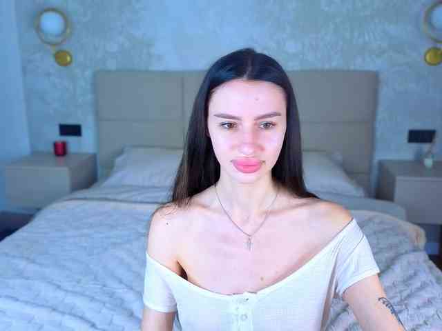 SnowWhiteee webcam