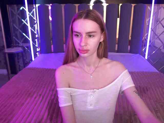 SnowWhiteee webcam