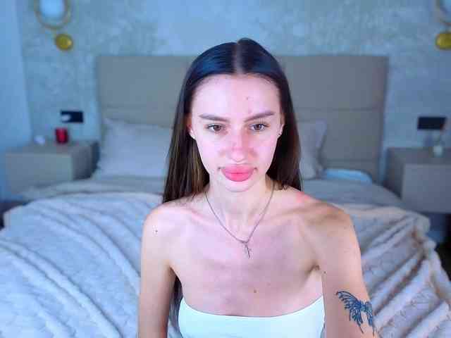 SnowWhiteee webcam