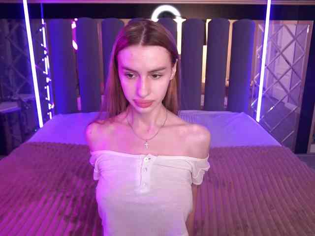 SnowWhiteee webcam