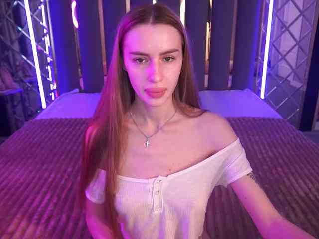 SnowWhiteee webcam