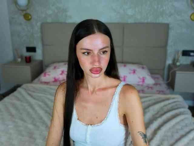 SnowWhiteee webcam