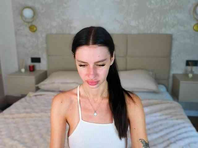 SnowWhiteee webcam