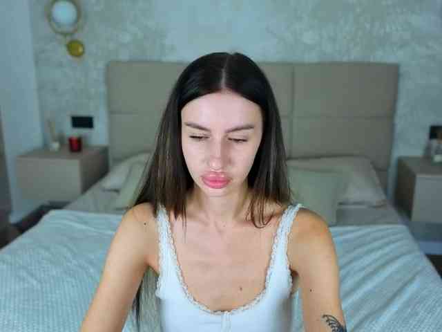 SnowWhiteee webcam