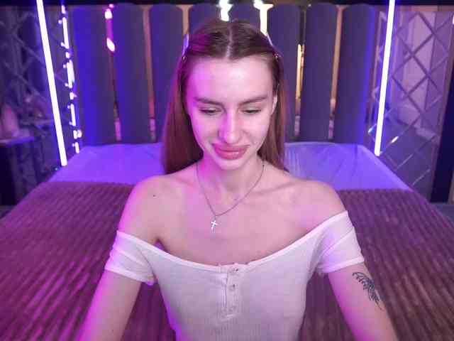 SnowWhiteee webcam