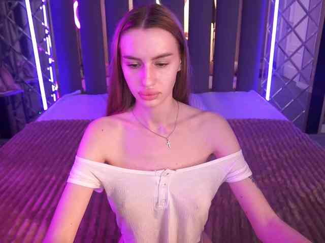 SnowWhiteee webcam
