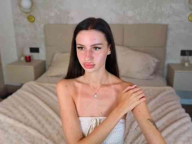 SnowWhiteee webcam