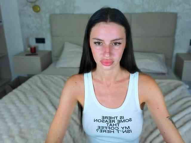 SnowWhiteee webcam