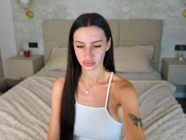 SnowWhiteee webcam