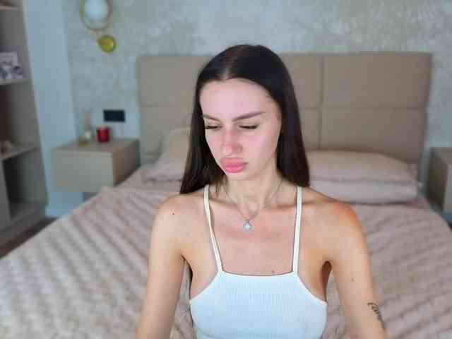 SnowWhiteee webcam