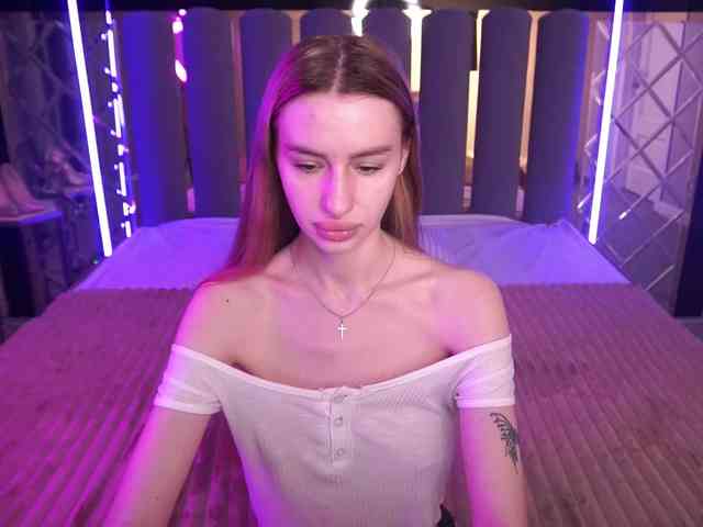 SnowWhiteee webcam