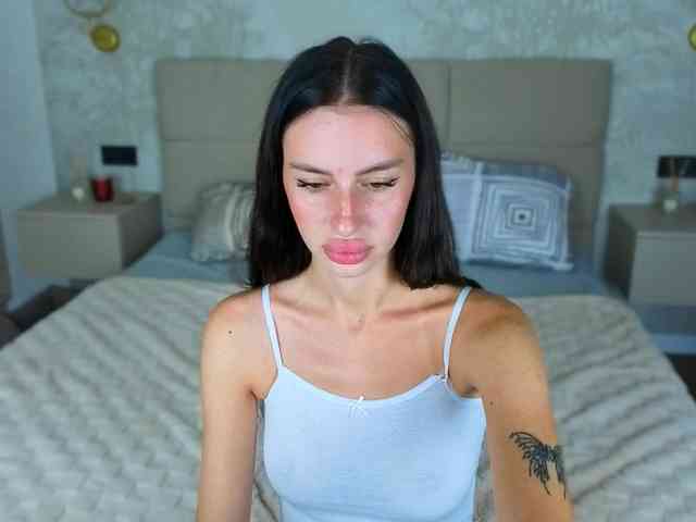 SnowWhiteee webcam