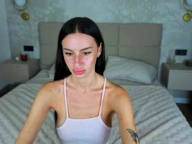 SnowWhiteee webcam