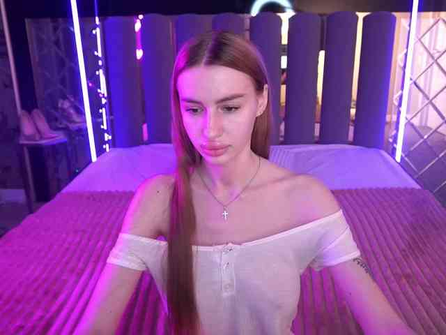 SnowWhiteee webcam
