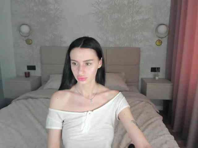 SnowWhiteee webcam